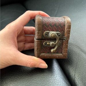 Vintage Style Miniature Jewelry Treasure Chest NWOT
